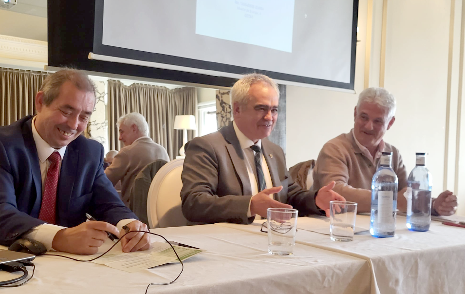 Peio de Frutos, Aitor Uriarte y Juan Torralba De izquierda a derecha: Peio de Frutos, secretario general de ASE; Aitor Uriarte, director de Juego del gobierno vasco; y Juan Torralba, presidente de ASE.